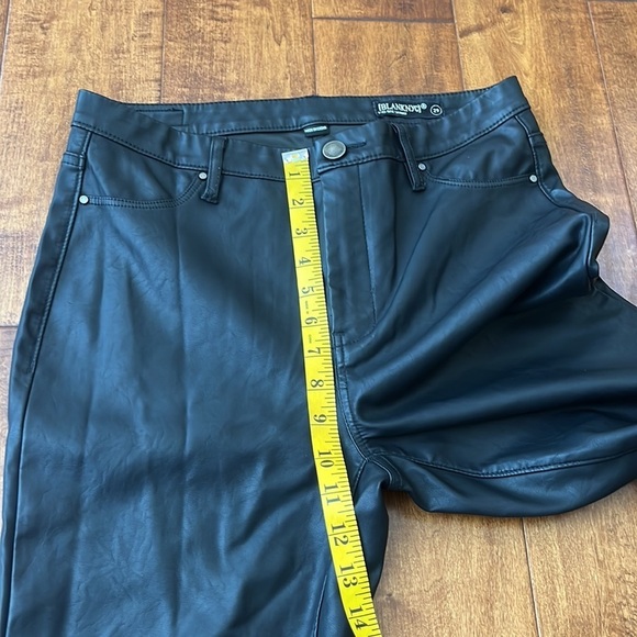 BLANKNYC Women's The Principle Mid Rise Vegan Leather Skinny Pants - Picture 8 of 15